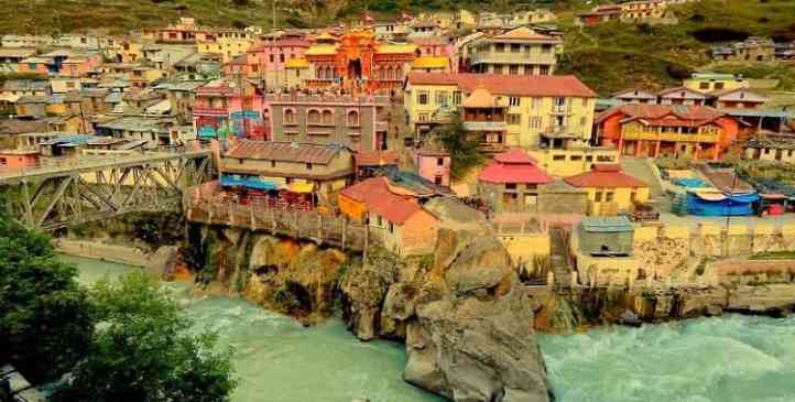 Badrinath-Town-along-Alaknanda-river